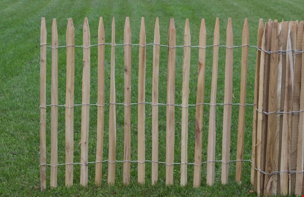 De voordelen van een schapenhek: mooie, natuurlijke omheining voor om je tuin